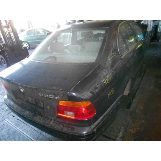 BMW SERIE 5 BERLINA (E39) '2001 3.0 24V TURBODIESEL CAT AZUL