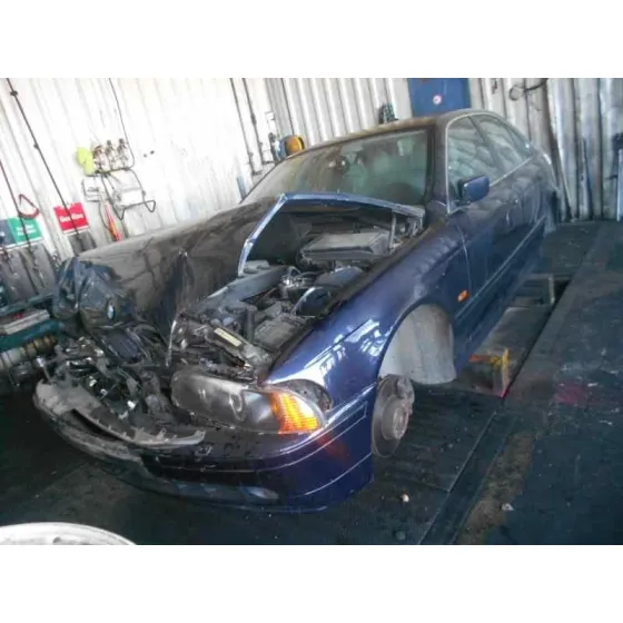 BMW SERIE 5 BERLINA (E39) '2001 3.0 24V TURBODIESEL CAT AZUL