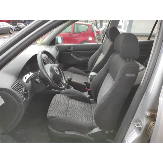 VOLKSWAGEN GOLF IV BERLINA (1J1) '2001 1.6 16V PLATA
