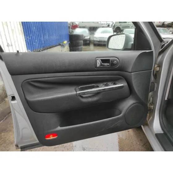 VOLKSWAGEN GOLF IV BERLINA (1J1) '2001 1.6 16V PLATA
