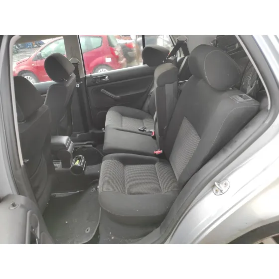 VOLKSWAGEN GOLF IV BERLINA (1J1) '2001 1.6 16V PLATA