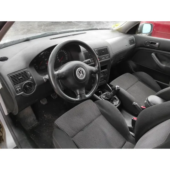 VOLKSWAGEN GOLF IV BERLINA (1J1) '2001 1.6 16V PLATA