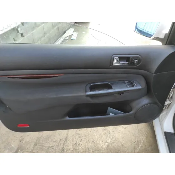 VOLKSWAGEN GOLF IV BERLINA (1J1) '2001 1.6 16V BLANCO