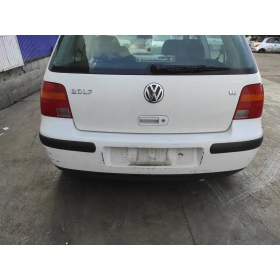 VOLKSWAGEN GOLF IV BERLINA (1J1) '2001 1.6 16V BLANCO