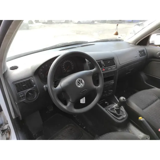 VOLKSWAGEN GOLF IV BERLINA (1J1) '2001 1.6 16V BLANCO