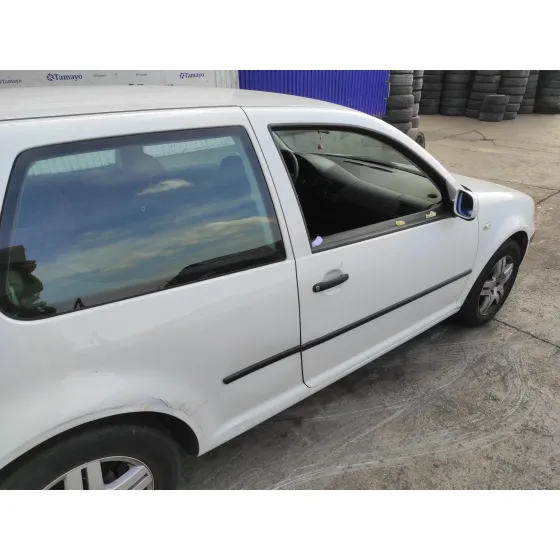 VOLKSWAGEN GOLF IV BERLINA (1J1) '2001 1.6 16V BLANCO