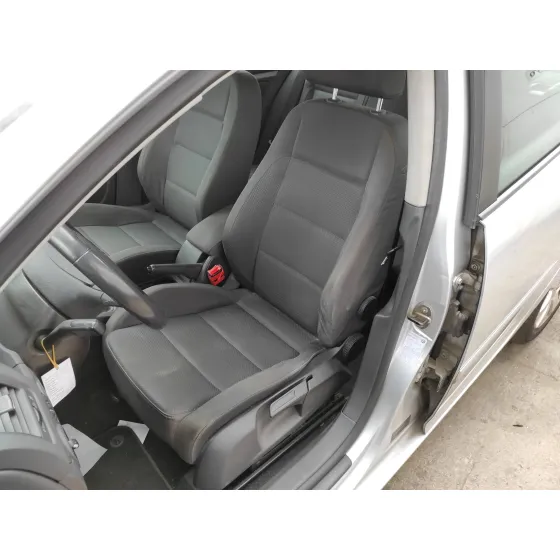 VOLKSWAGEN GOLF V BERLINA (1K1) '2004 1.9 TDI PLATA
