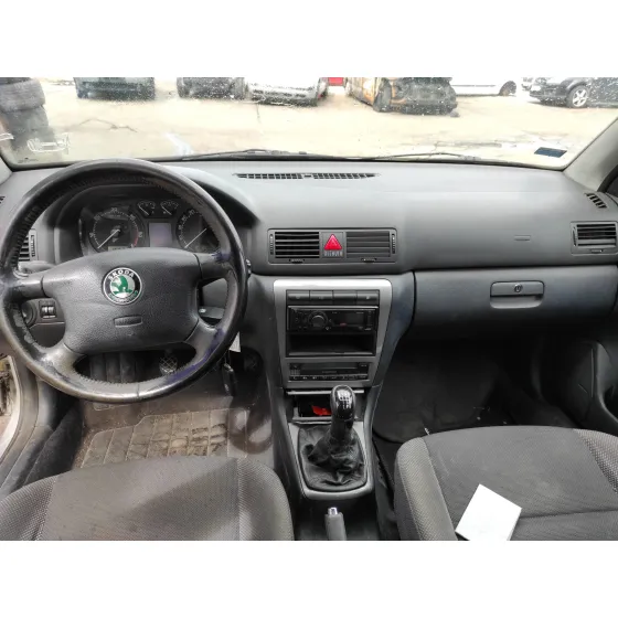 SKODA OCTAVIA BERLINA (1U2) '2003 1.9 TDI PLATA
