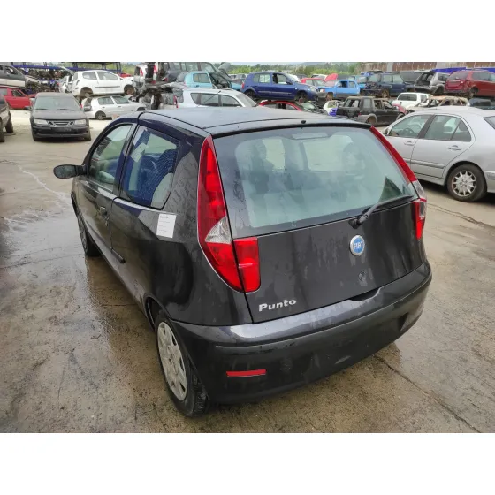 FIAT PUNTO BERLINA (188) '2004 1.2 CAT NEGRO
