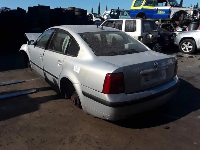 VOLKSWAGEN PASSAT BERLINA (3B2) VOLKSWAGEN PASSAT BERLINA (3B2) '1999 1.9 TDI PLATA 1996