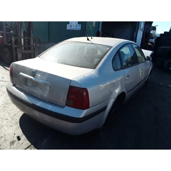 VOLKSWAGEN PASSAT BERLINA (3B2) '1999 1.9 TDI PLATA