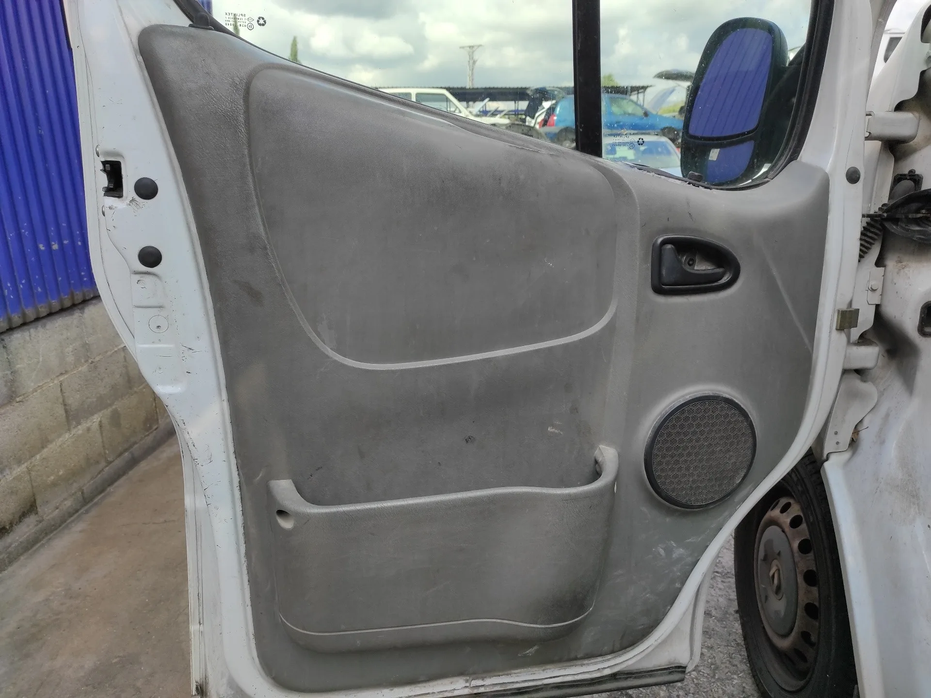 RENAULT TRAFIC COMBI (AB 4.01) RENAULT TRAFIC COMBI (AB 4.01) '2006 1.9 DIESEL BLANCO 2001