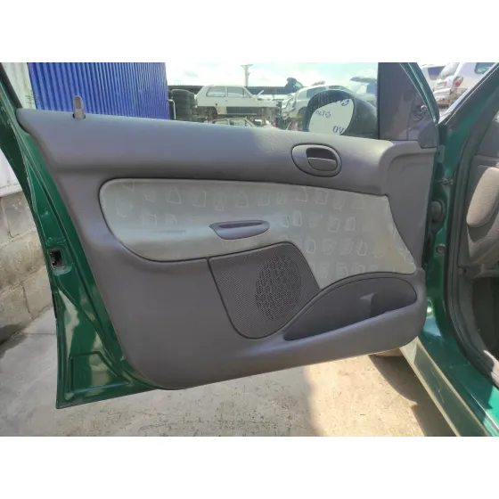 PEUGEOT 206 BERLINA '2004 1.4 HDI VERDE