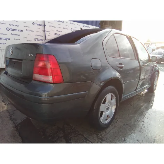 VOLKSWAGEN BORA BERLINA (1J2) '2001 2.0 AZUL