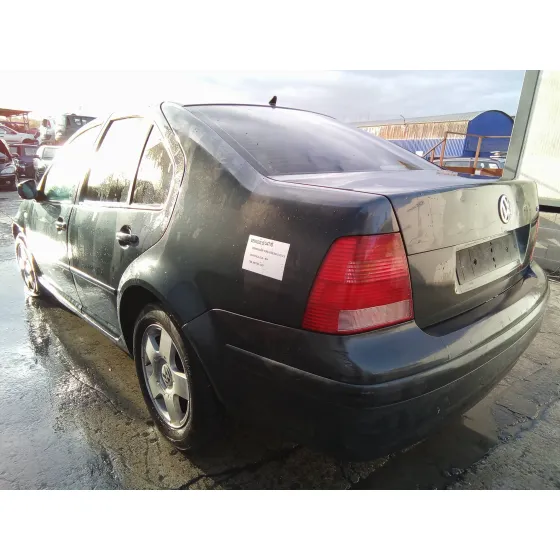 VOLKSWAGEN BORA BERLINA (1J2) '2001 2.0 AZUL