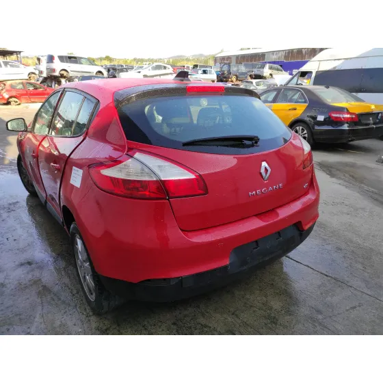 RENAULT MEGANE III BERLINA 5 P '2012 1.5 DCI DIESEL FAP ROJO