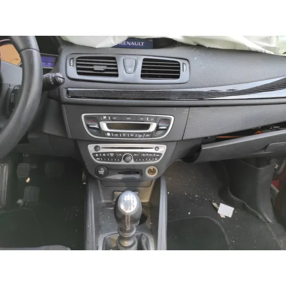 RENAULT MEGANE III BERLINA 5 P '2012 1.5 DCI DIESEL FAP ROJO