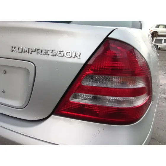 MERCEDES CLASE C (W203) BERLINA '2005 1.8 CAT PLATA