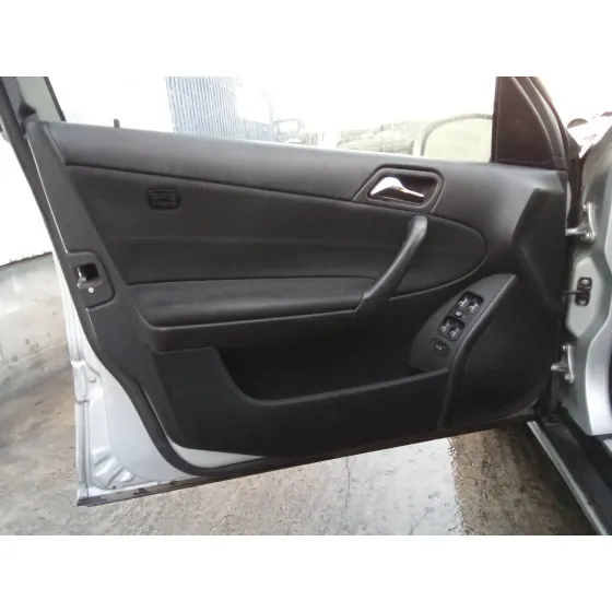 MERCEDES CLASE C (W203) BERLINA '2005 1.8 CAT PLATA