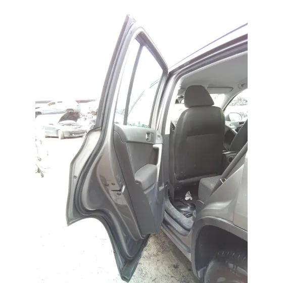 VOLKSWAGEN TIGUAN (5N1) '2009 2.0 TDI GRIS METALIZADO