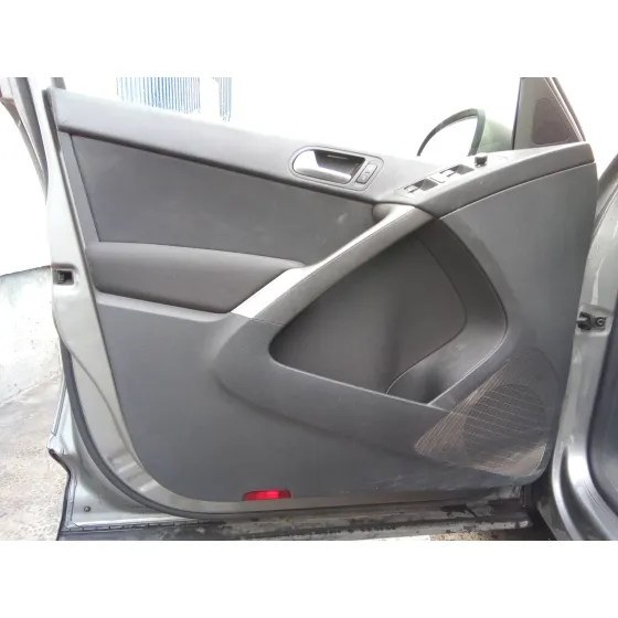 VOLKSWAGEN TIGUAN (5N1) '2009 2.0 TDI GRIS METALIZADO