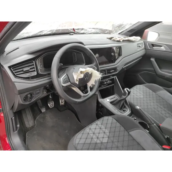 VOLKSWAGEN POLO '2023 1.0 TSI ROJO