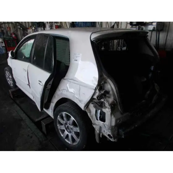 VOLKSWAGEN GOLF V BERLINA (1K1) '2005 2.0 TDI BLANCO