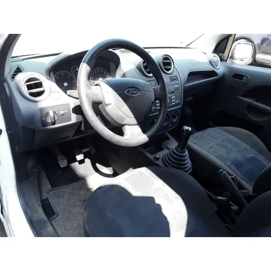 FORD FIESTA (CBK) '2006 VAN BLANCO