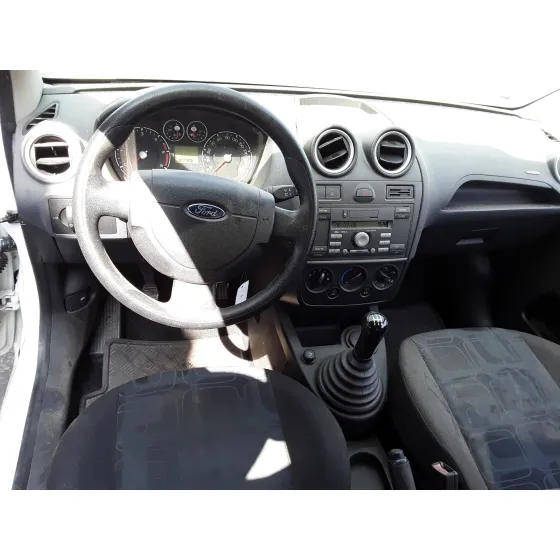 FORD FIESTA (CBK) '2006 VAN BLANCO