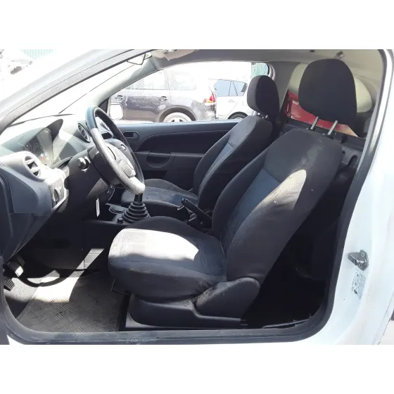 FORD FIESTA (CBK) '2006 VAN BLANCO