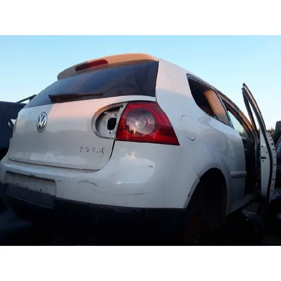 VOLKSWAGEN GOLF V BERLINA (1K1) '2004 2.0 TDI BLANCO