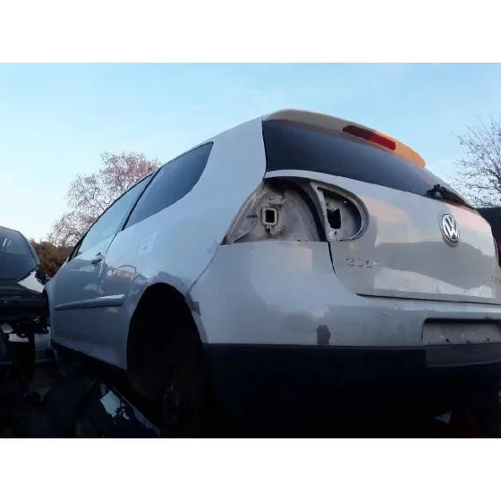 VOLKSWAGEN GOLF V BERLINA (1K1) '2004 2.0 TDI BLANCO