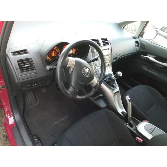 TOYOTA AURIS '2008 1.4 TURBODIESEL CAT ROJO
