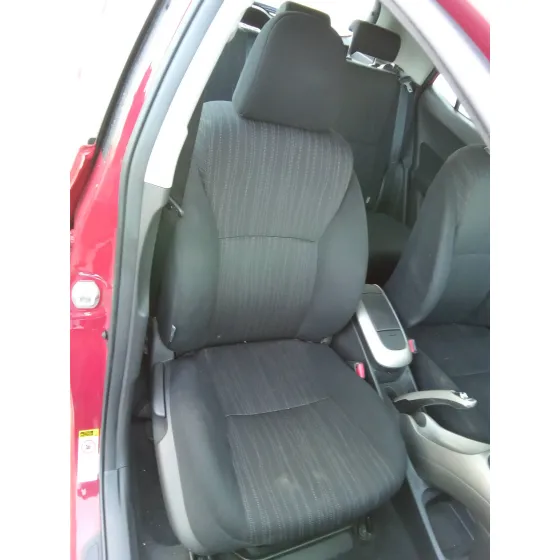 TOYOTA AURIS '2008 1.4 TURBODIESEL CAT ROJO