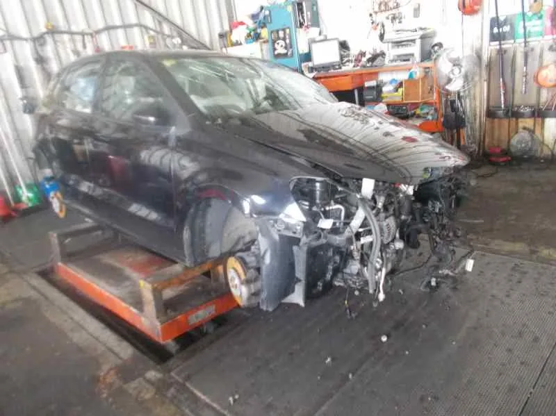 VOLKSWAGEN POLO (6R1) VOLKSWAGEN POLO (6R1) '2011 1.6 TDI NEGRO 2009