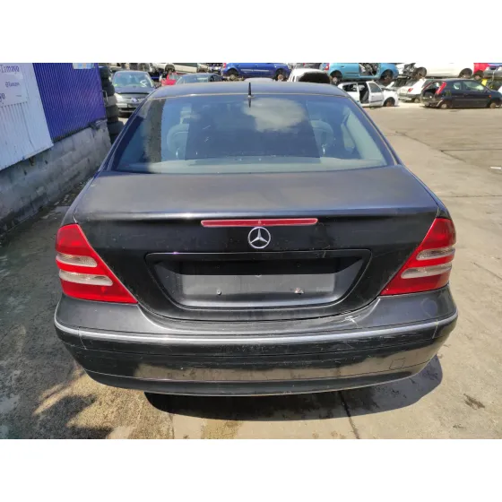 MERCEDES CLASE C (W203) BERLINA '2005 2.7 CDI 20V CAT NEGRO