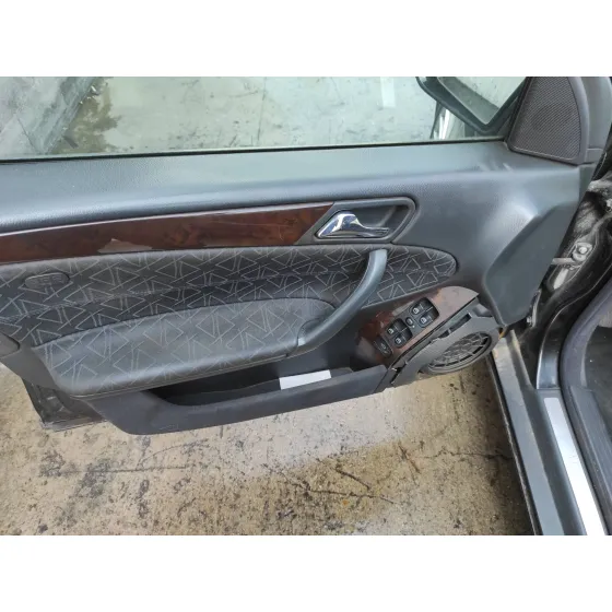 MERCEDES CLASE C (W203) BERLINA '2005 2.7 CDI 20V CAT NEGRO