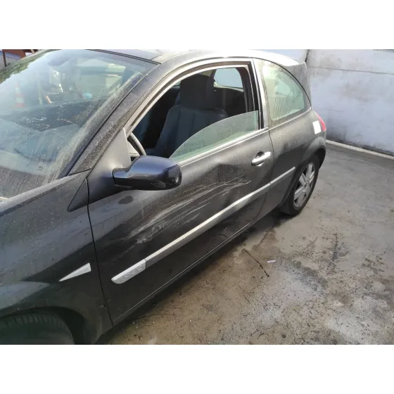 RENAULT MEGANE II BERLINA 3P '2006 1.9 DCI DIESEL FAP NEGRO
