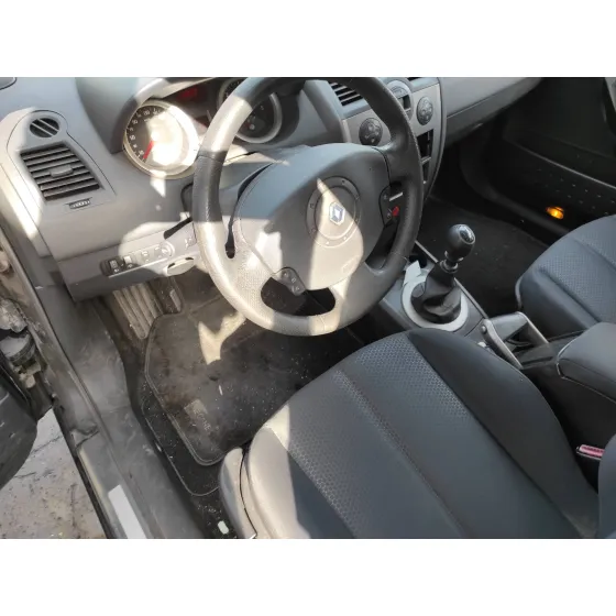 RENAULT MEGANE II BERLINA 3P '2006 1.9 DCI DIESEL FAP NEGRO