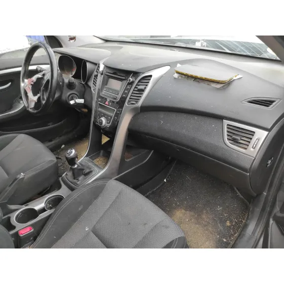 HYUNDAI I30 (GD) '2014 1.6 CRDI CAT GRIS