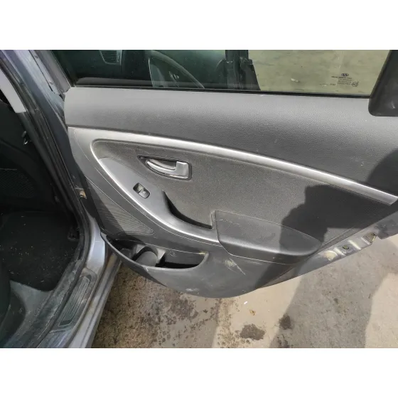 HYUNDAI I30 (GD) '2014 1.6 CRDI CAT GRIS