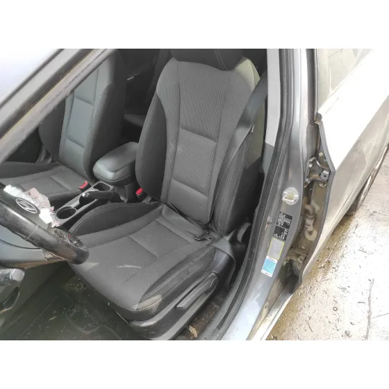 HYUNDAI I30 (GD) '2014 1.6 CRDI CAT GRIS