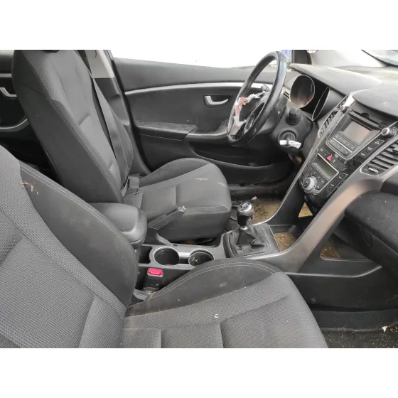 HYUNDAI I30 (GD) '2014 1.6 CRDI CAT GRIS