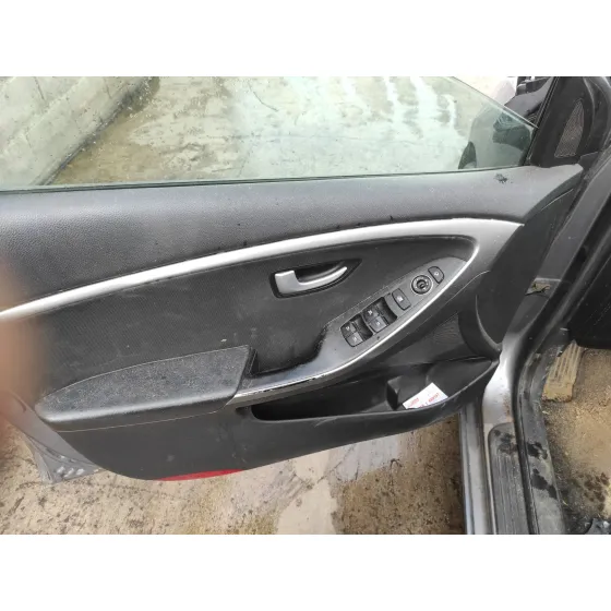 HYUNDAI I30 (GD) '2014 1.6 CRDI CAT GRIS