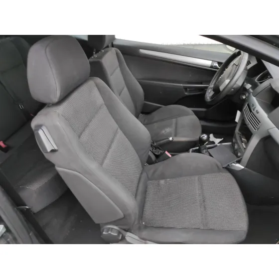 OPEL ASTRA GTC '2007 1.9 CDTI NEGRO
