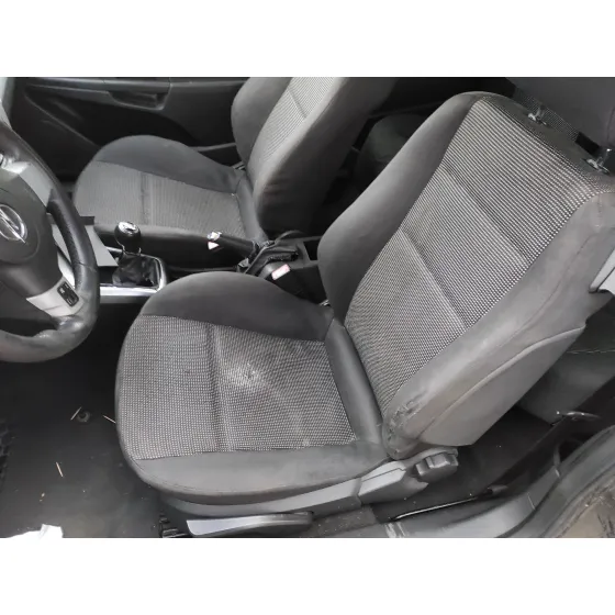 OPEL ASTRA GTC '2007 1.9 CDTI NEGRO