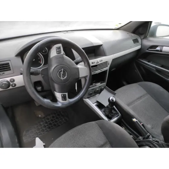 OPEL ASTRA GTC '2007 1.9 CDTI NEGRO