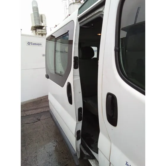 RENAULT TRAFIC COMBI (AB 4.01) '2004 1.9 DIESEL BLANCO