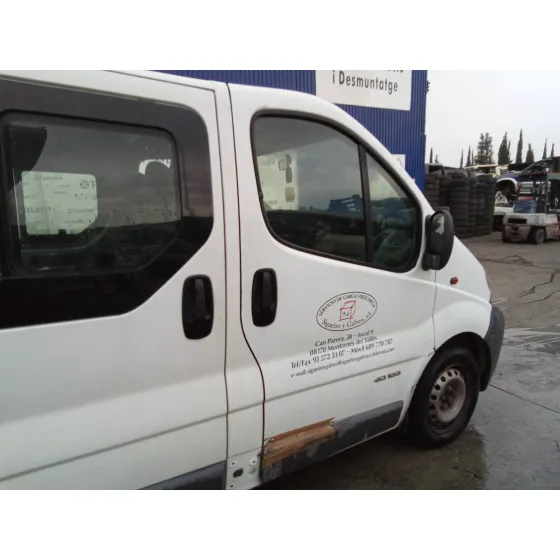 RENAULT TRAFIC COMBI (AB 4.01) '2004 1.9 DIESEL BLANCO