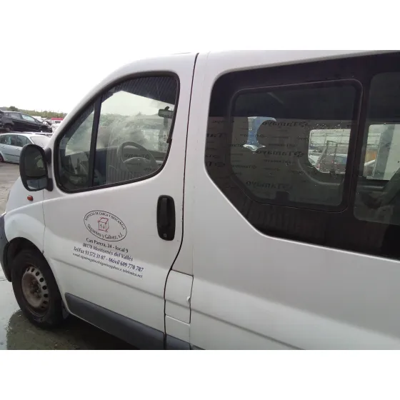RENAULT TRAFIC COMBI (AB 4.01) '2004 1.9 DIESEL BLANCO